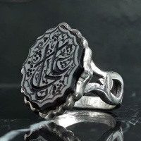 انگشتر عقیق یمنی جزع با حکاکی یا علی و تراش شمسه 