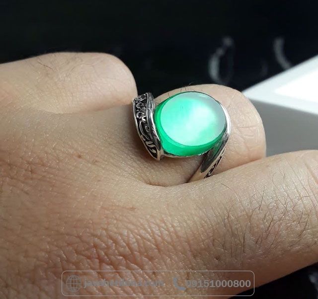 انگشتر عقیق سبز نقره مردانه طرح پیچ _کد:35639