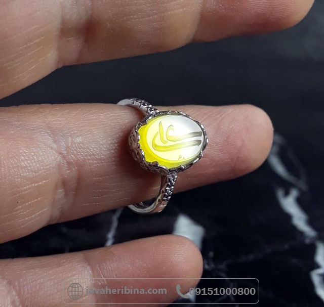 انگشتر عقیق زرد دو رنگ نقره زنانه با حکاکی علی _کد:35640