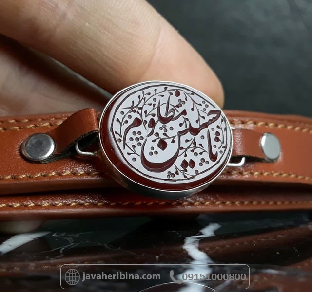 دستبند عقیق قرمز با حکاکی یا حسین مطلوم با قاب نقره دست ساز و چرم طبیعی _کد:35692