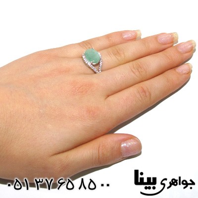 انگشتر زمرد درشت بیضی زنانه