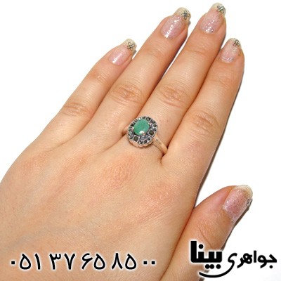 انگشتر زمرد زنانه مارکازیتی بیضی طرح سوسن