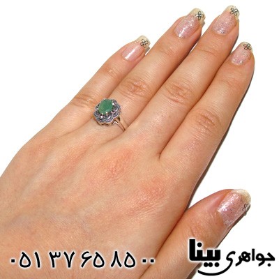 انگشتر زمرد زنانه طرح گل کلاسیک
