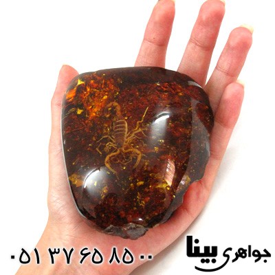 نگین انگشتر کهربا صنعتی دکوری با عقرب و خاشاک طبیعی