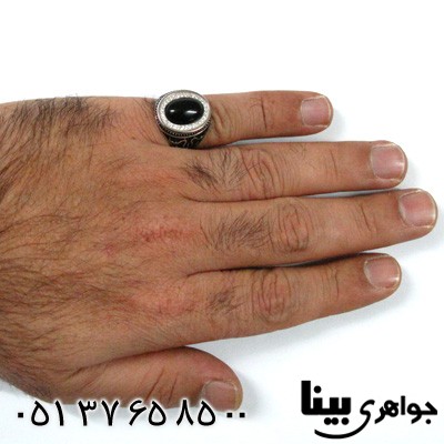 انگشتر عقیق سیاه (اونیکس) مردانه دور نگین طرح دار درشت