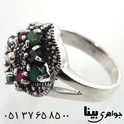 انگشتر چند جواهر یاقوت و زمرد زنانه طرح لوزی برجسته