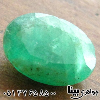 نگین انگشتر زمرد بیضی زلال درشت