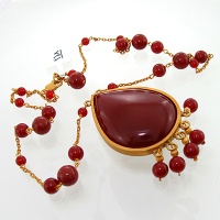 سینه ریز عقیق قرمز زنانه طرح زیر خاکی زلیخا درشت و باشکوه