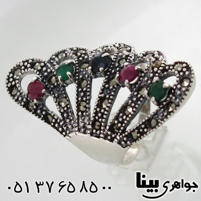 انگشتر چند جواهر زنانه یاقوت و زمرد طرح طاووس درشت