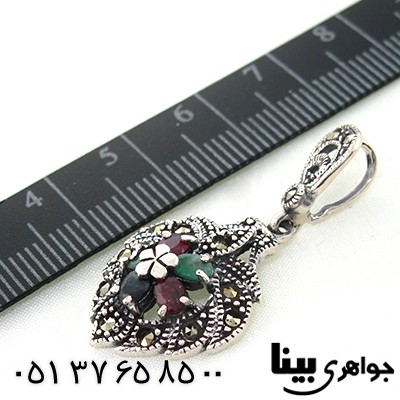گردنبند چند جواهر زنانه یاقوت و زمرد طرح گل پنج پر