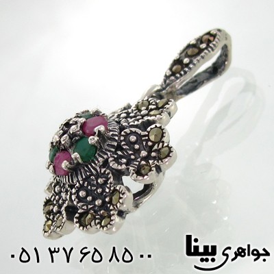 گردنبند چند جواهر زنانه یاقوت و زمرد مارکازیت طرح شکوفه