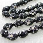 33 دانه ای درشت نقره کوب و مرصع کاری استخوان _کد:7998