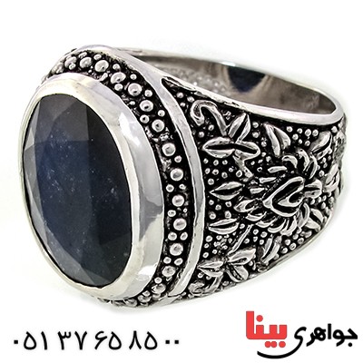 انگشتر یاقوت کبود مرغوب مردانه درشت مدل قلم زنی فاخر _کد:9210