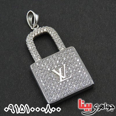 گردنبند نقره میکروستینگ درجه یک زنانه louis vuitton مدل قفل گردنبند نقره میکروستینگ درجه یک زنانه louis vuitton مدل قفل