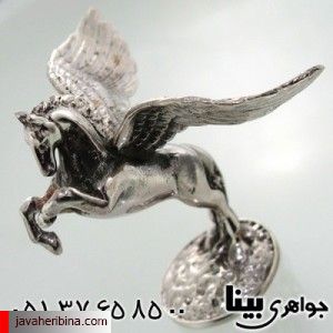 مجسمه اسب بالدار