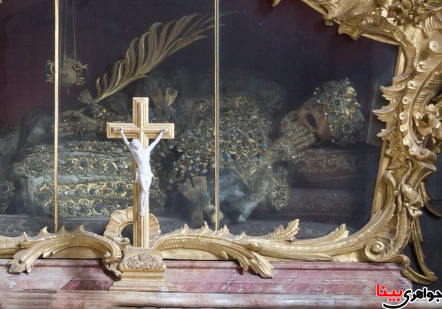 عجیب ترین اسکلتهای دنیا با پوشش جواهرات