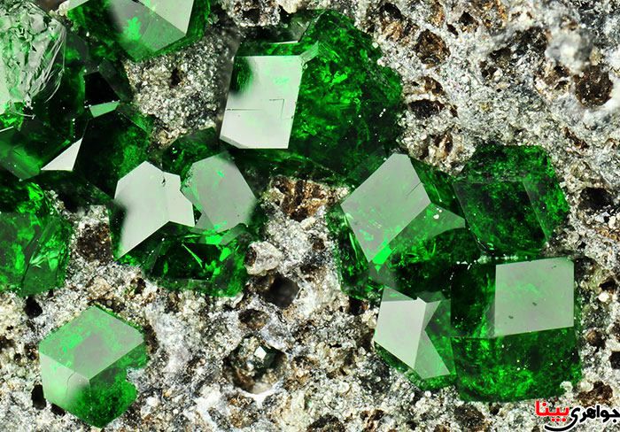 سرپانتین و کاربرد های آن در جواهرسازی و صنعت