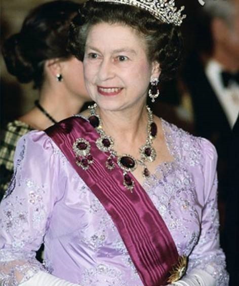 جواهرات سلطنتی ملکه انگلیس